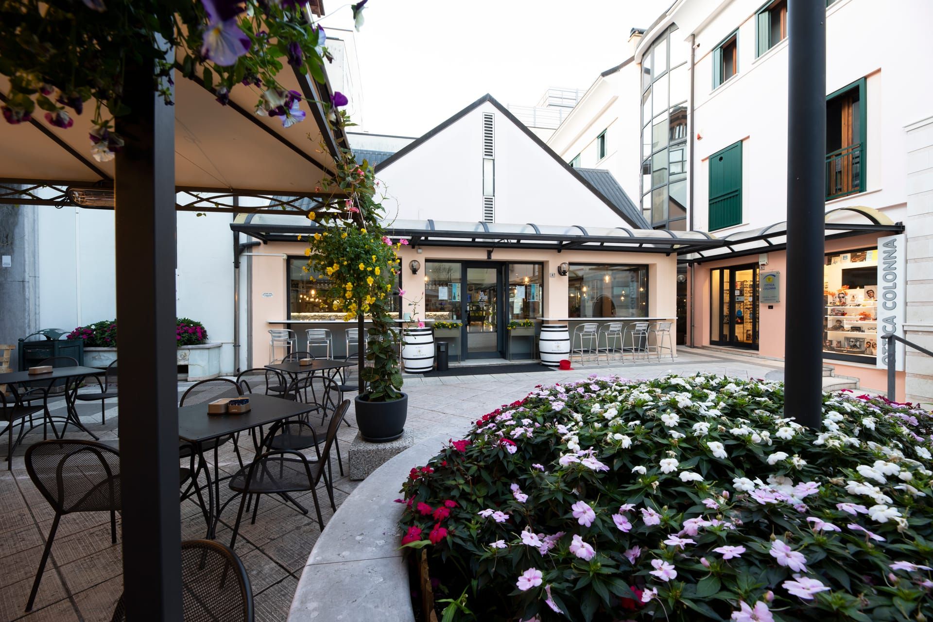 Il giardino di giorno