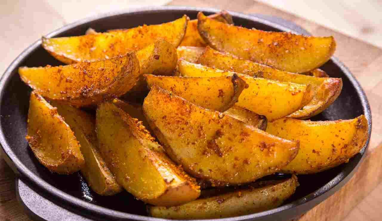 Il Segreto delle nostre Patate al Forno (Sì, quelle con la buccia!)